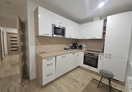 PRIEVIDZA / Naozaj ,, KRÁSNY,, Byt 3,5 +1, 84 m2, Sv. Cyrila,